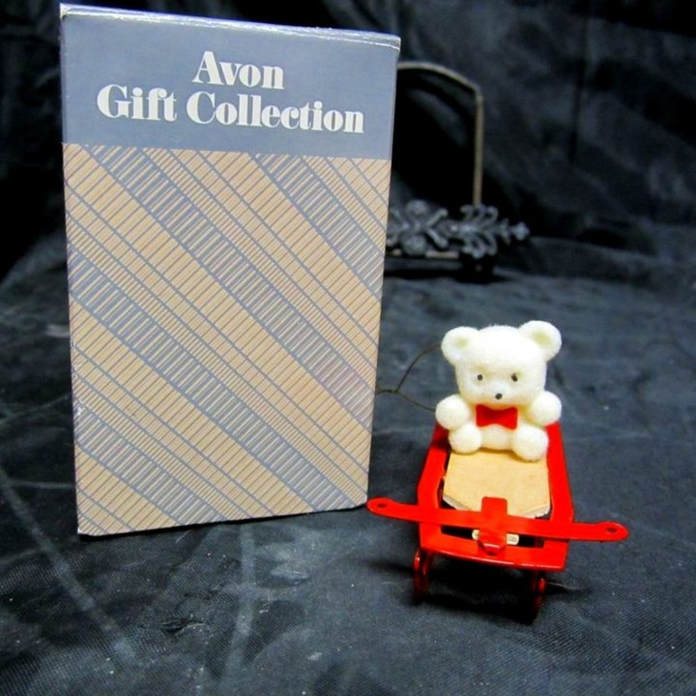 VINTAGE 80'S AVON TEDDY BEAR ORNAMENT COLLECTIBLE, TEDDY ON SLED W/ORIGINAL BOX